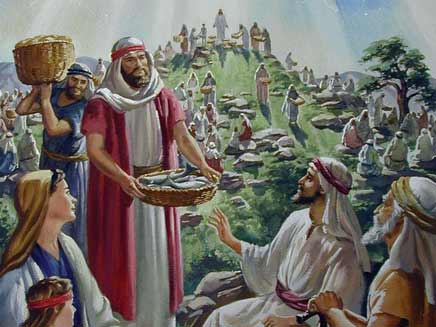 Jesús sana a muchos enfermos y da de comer a cuatro mil hombres