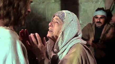 Jesús sana en un día de reposo a una mujer jorobada