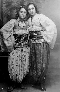 Gonxha y Aga (hermana) Gonxha y Aga (hermana)