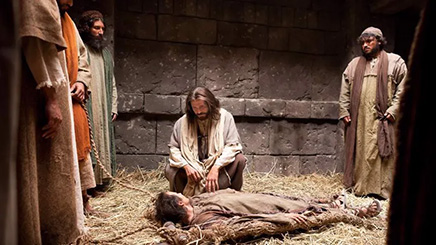 Jesús cura a un paralítico